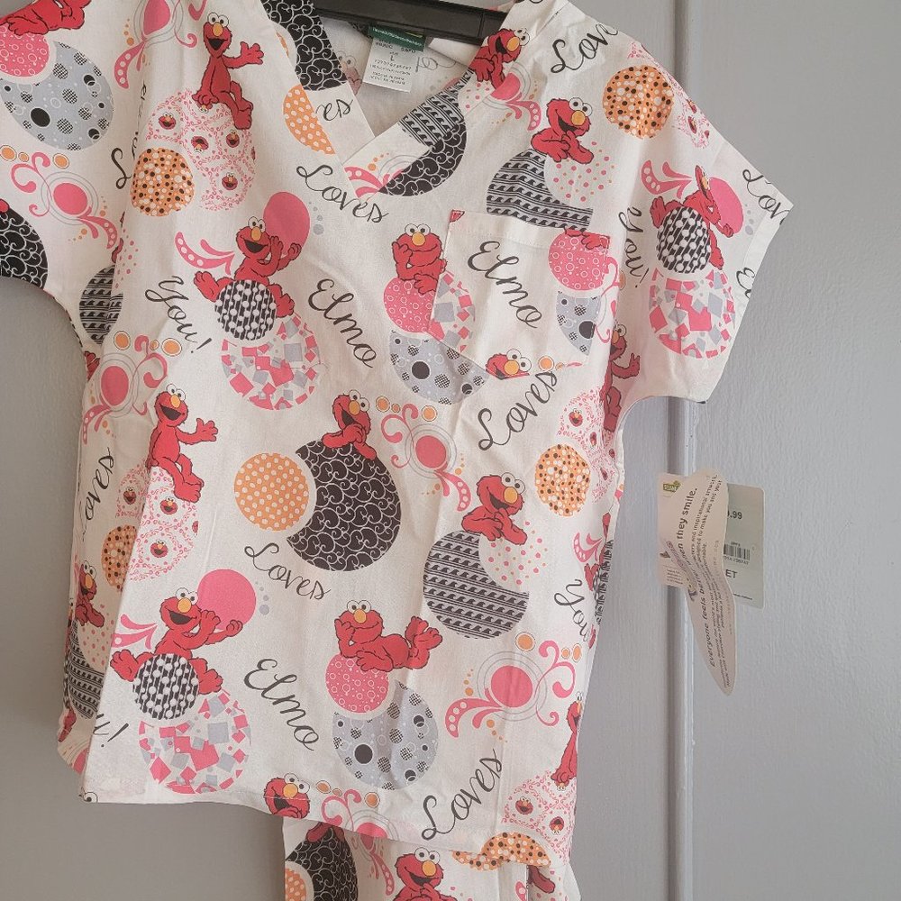 Elmo kid scrub set size large